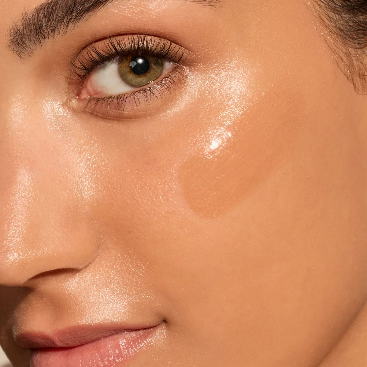 jane iredale - Glow Fixation SPF 30 Sheer Tint Skin Enhancer -  Light Medium to Medium